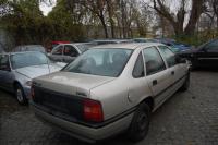 Biele motor Opel Vectra 1995